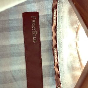 Perry Ellis mens Medium Button down